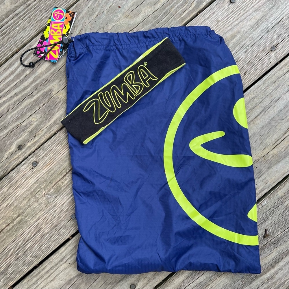 NWT Zumba Drawstring Sack and Matching Headband excellent condition ❤️